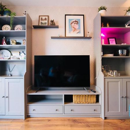 Aston Henry James Stunning One Bedroom Apartment In Royal Windsor Bagian luar foto