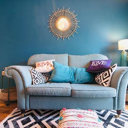 Aston Henry James Stunning One Bedroom Apartment In Royal Windsor Bagian luar foto